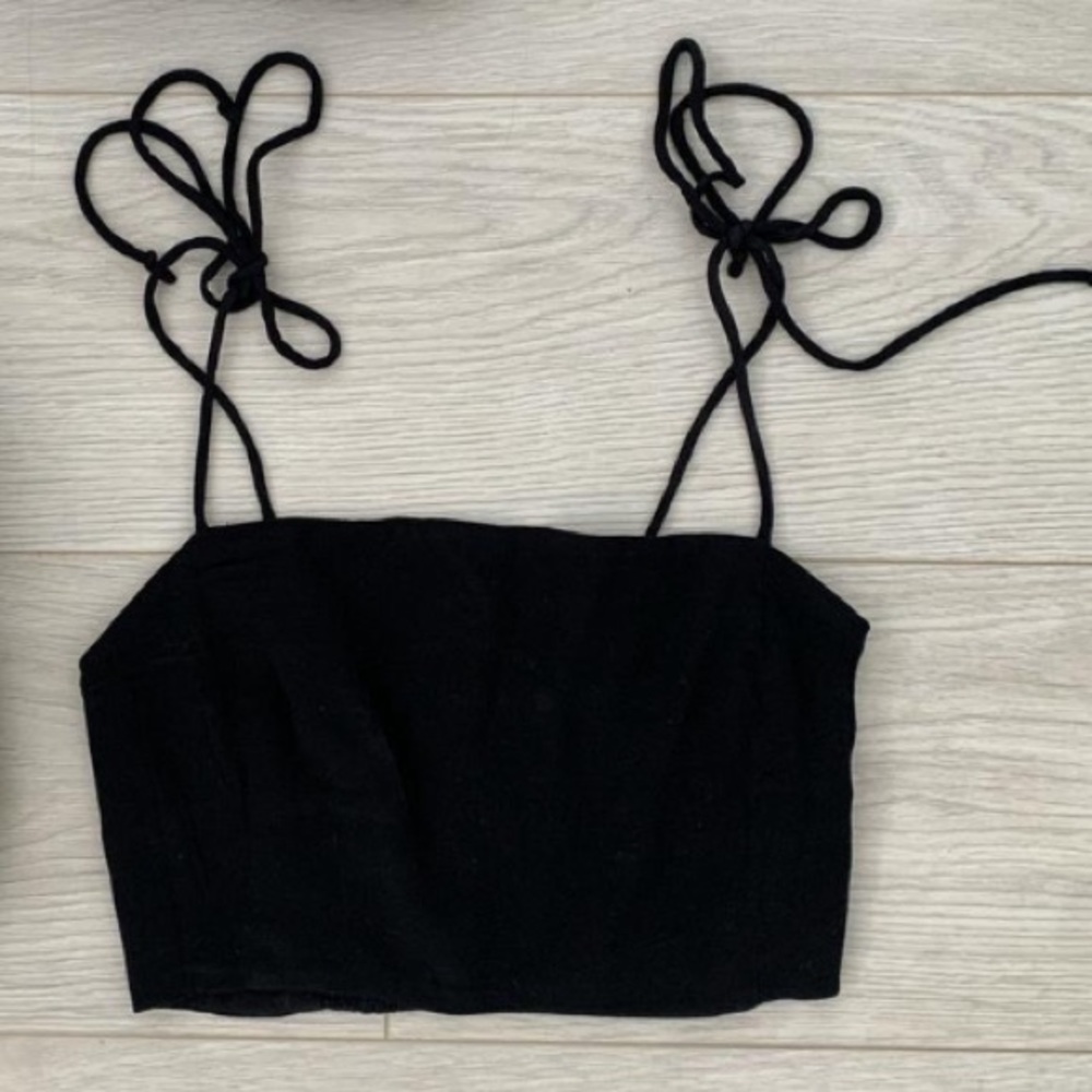 Aritzia Wilfred black cropped tie tank
